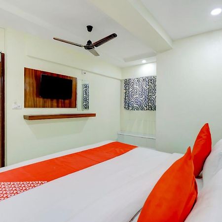 Oyo 67789 Hotel Savera Ahmedabad Eksteriør billede