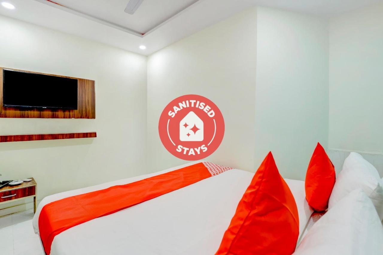 Oyo 67789 Hotel Savera Ahmedabad Eksteriør billede